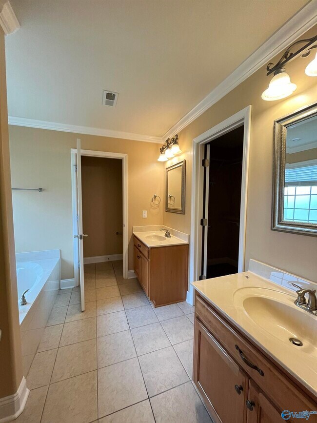 Building Photo - 120 Lexi Ln