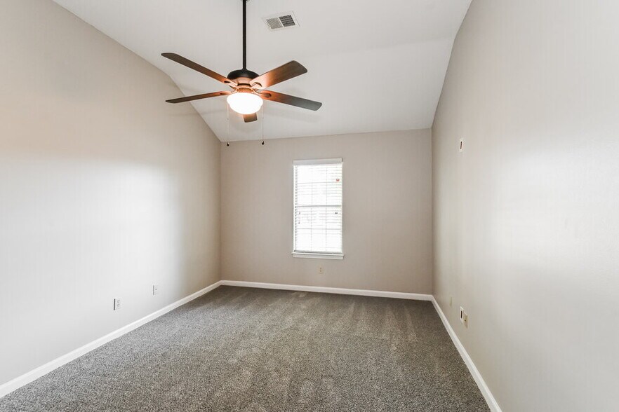 Building Photo - 6205 Liberty Estates Dr