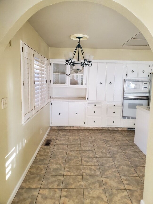 Building Photo - Modesto 3 bedroom 2.5  bathroom off McHenry