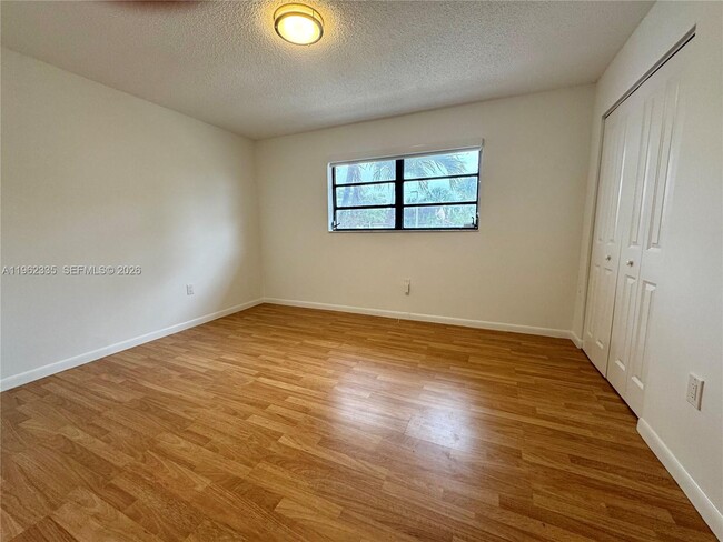 Building Photo - 6375 SW 136th Ct