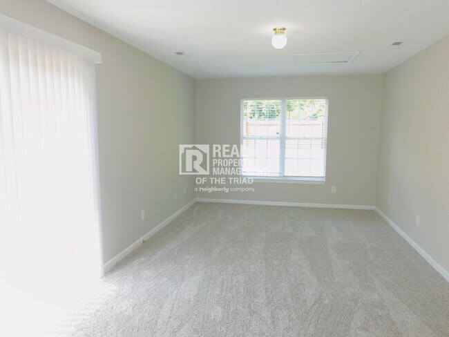 Building Photo - Beautiful 3BR/2BA Home in Southeast Greens...