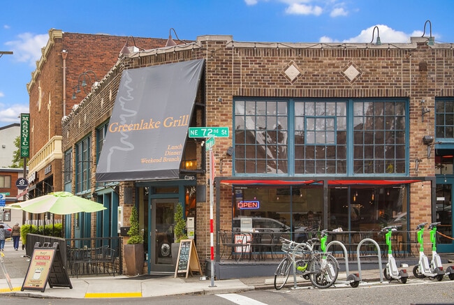 Building Photo - 410 NE 70th St
