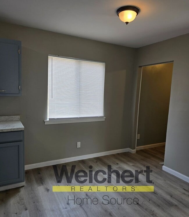 Building Photo - 3 Bed 1 bath home with a fenced in yard in Paragould