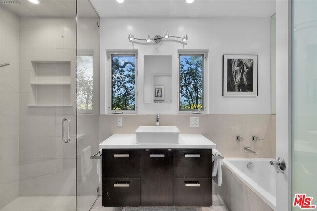 Building Photo - 8809 Appian Way