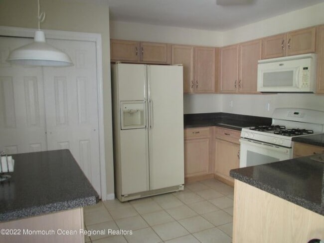 Building Photo - 15 N Sailors Quay Dr