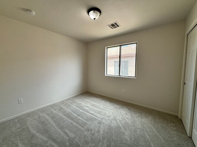 Building Photo - 3559 W Lost Village Ln
