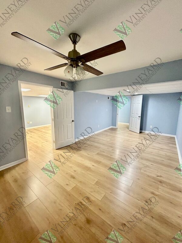 Building Photo - 1014 Falling Water Dr