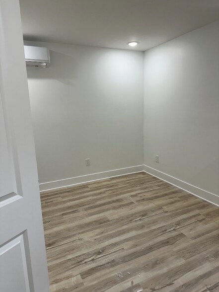 Building Photo - 4900 N 15th St