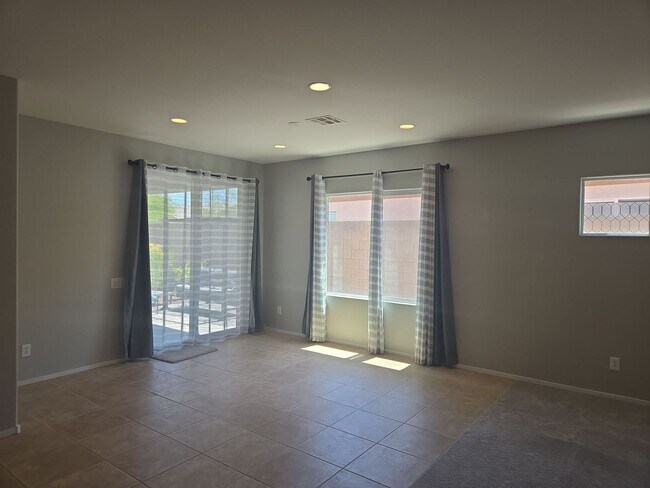 Building Photo - 3-bedroom, 2-bath home located in a cul-de-sac in desirable Anthem Highlands.