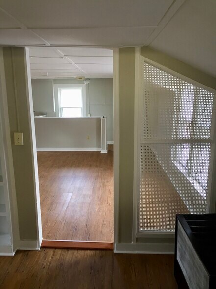 Building Photo - 409 N George St