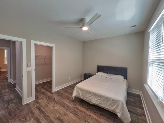 Building Photo - 3925 Overbrook Dr
