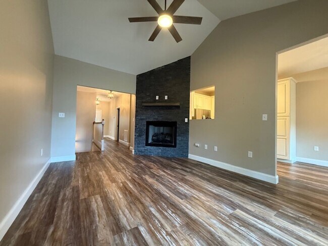 Building Photo - Effortless Comfort with a Touch of Luxury