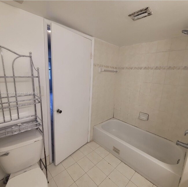 Building Photo - 4850 NW 97th Pl