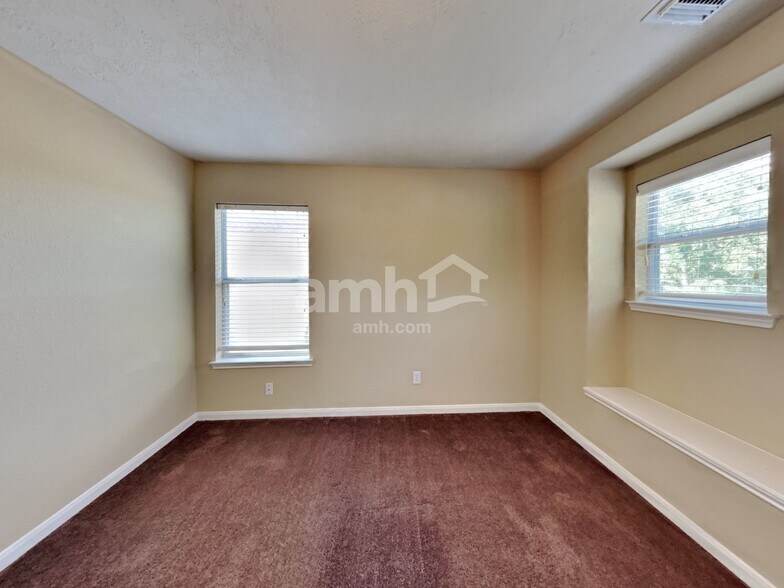 Building Photo - 18107 Shallow Leaf Ln