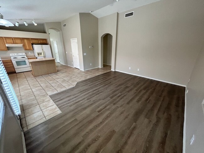 Building Photo - Warm, Inviting 3 Bed / 2bath Home in Canyon Trails with new updated and Flooring!!!