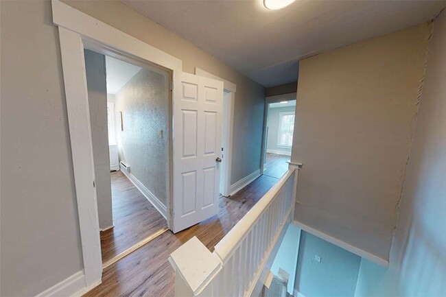 Building Photo - Newly Updated Duplex in Middletown!