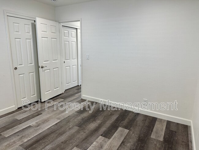 Building Photo - 1053 W Hamilton Ave