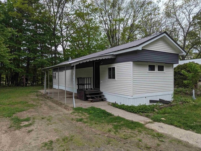 Building Photo - 8 Lower Landing Rd