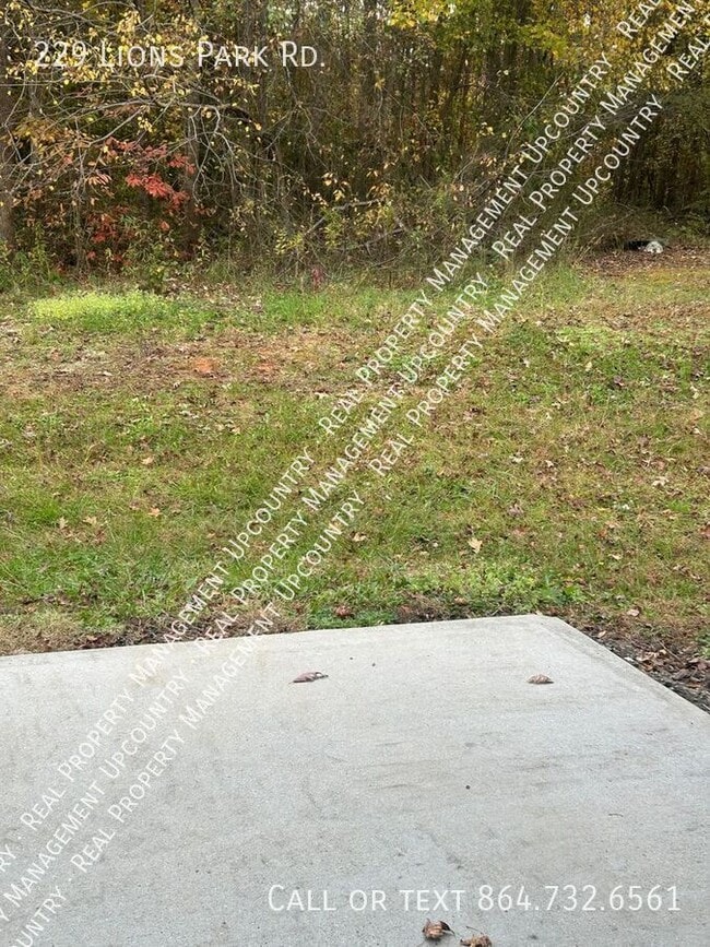 Building Photo - 229 Lions Park Rd