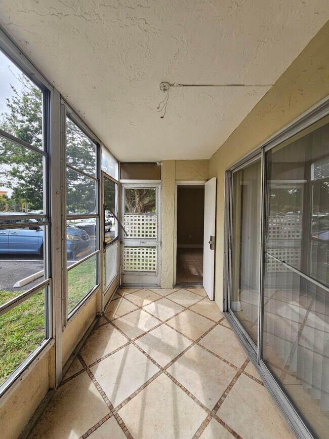 Building Photo - 4324 NW 9th Ave