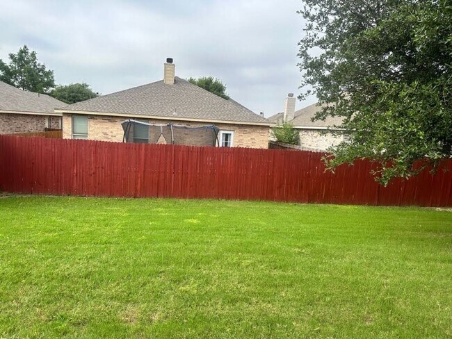 Building Photo - Cute single family home in Lake Point Community
