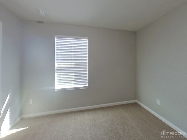 Building Photo - 77013 Birdseye Ct