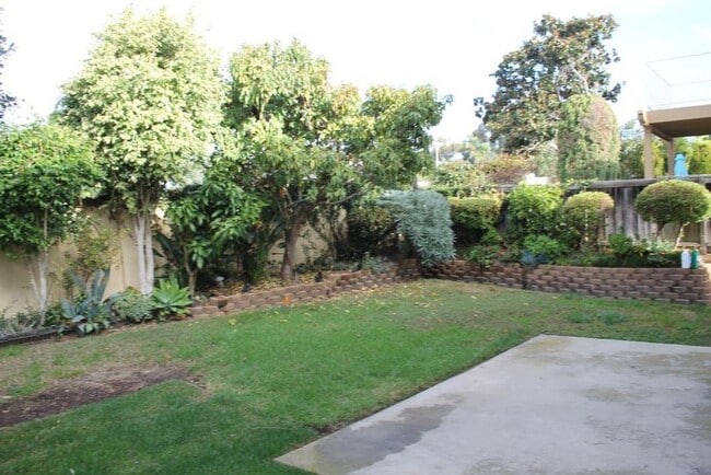 Building Photo - 3Bed/2.5Bath off Poinsettia in Carlsbad!~ ...
