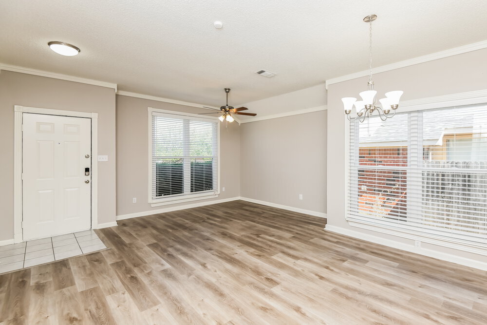 Building Photo - 216 Rosewood Ln