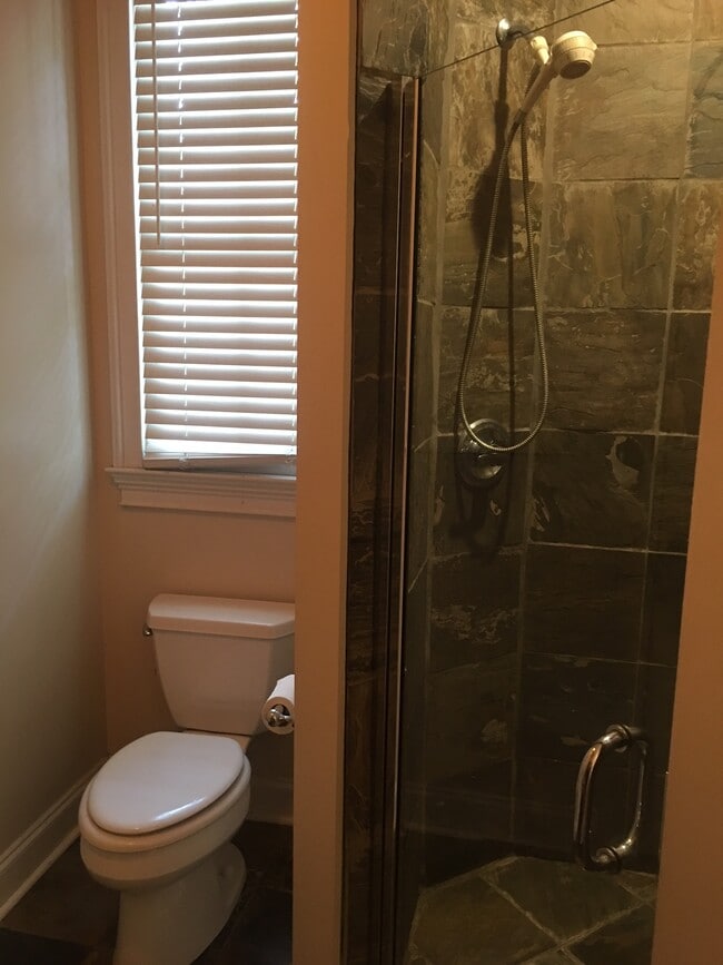 Building Photo - 17 Felix St