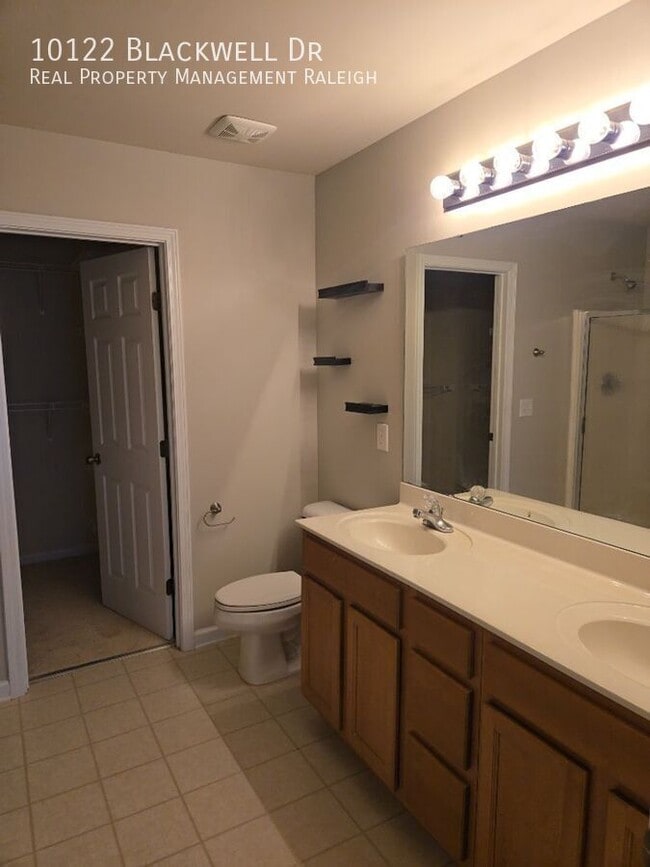 Building Photo - 10122 Blackwell Dr