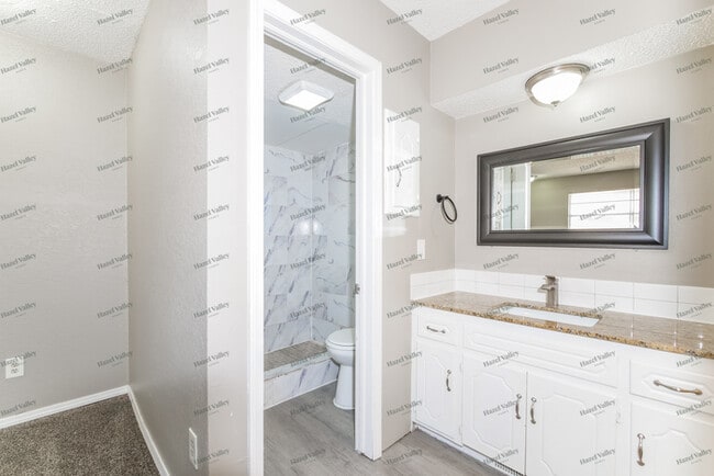 Building Photo - 11320 Bel Air Pl