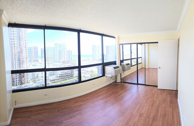 Building Photo - Royal Capitol Place Kakaako 1 Bedroom 1 Ba...