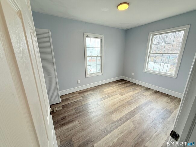 Building Photo - 31 Beecher Ave