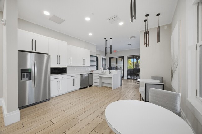 Building Photo - 5816 Brunner Ct