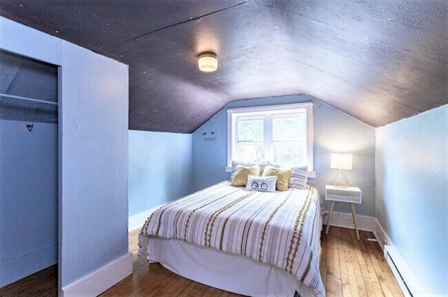 Building Photo - 226 Joyce St