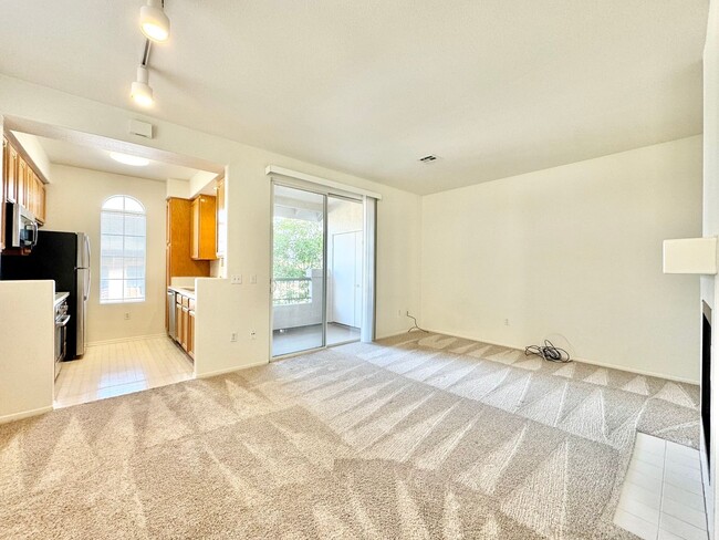 Building Photo - Great 1 bed/1 bath in the Mirabella commun...