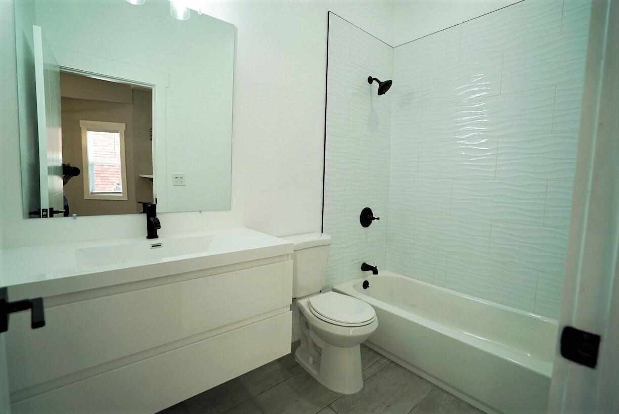 Building Photo - 1633 62nd St