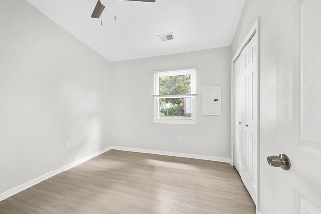 Building Photo - 8032 Bywater St