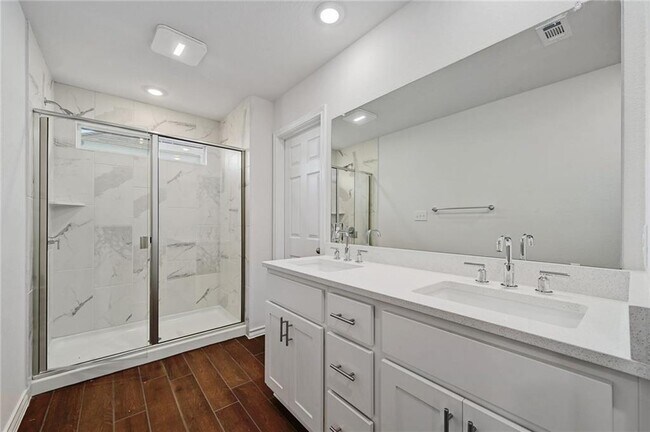 Building Photo - 806 Pepperbark Loop