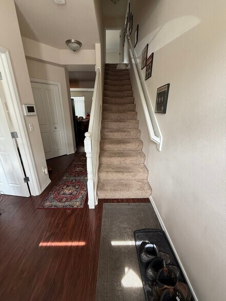 Entryway 01 - 4586 Campbell Park Loop