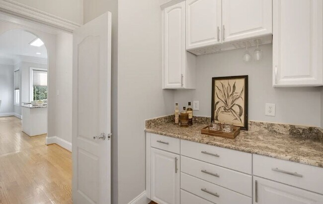 Building Photo - 5909 Greenevers Dr