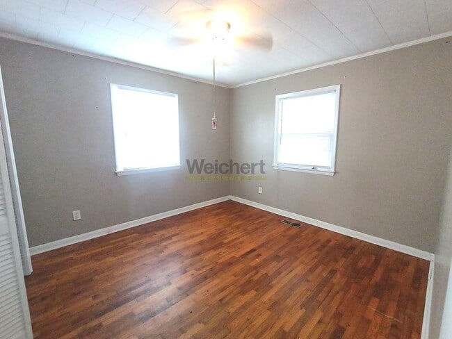 Building Photo - 4-Bed, 2-Bath house with huge backyard