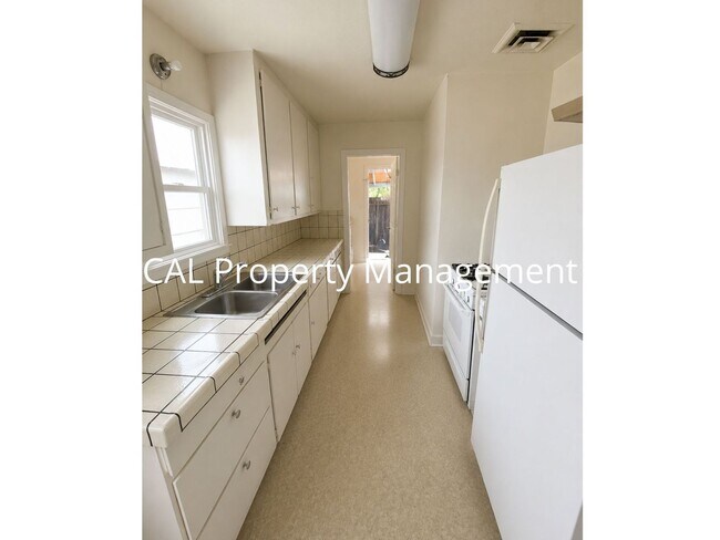 Building Photo - 1 Bedroom Duplex | North Salinas