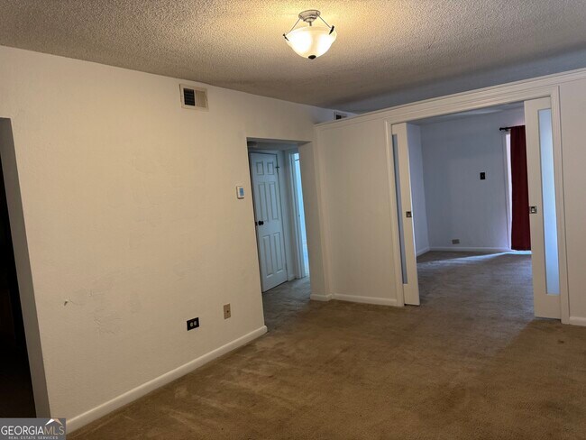 Building Photo - 250 Little St