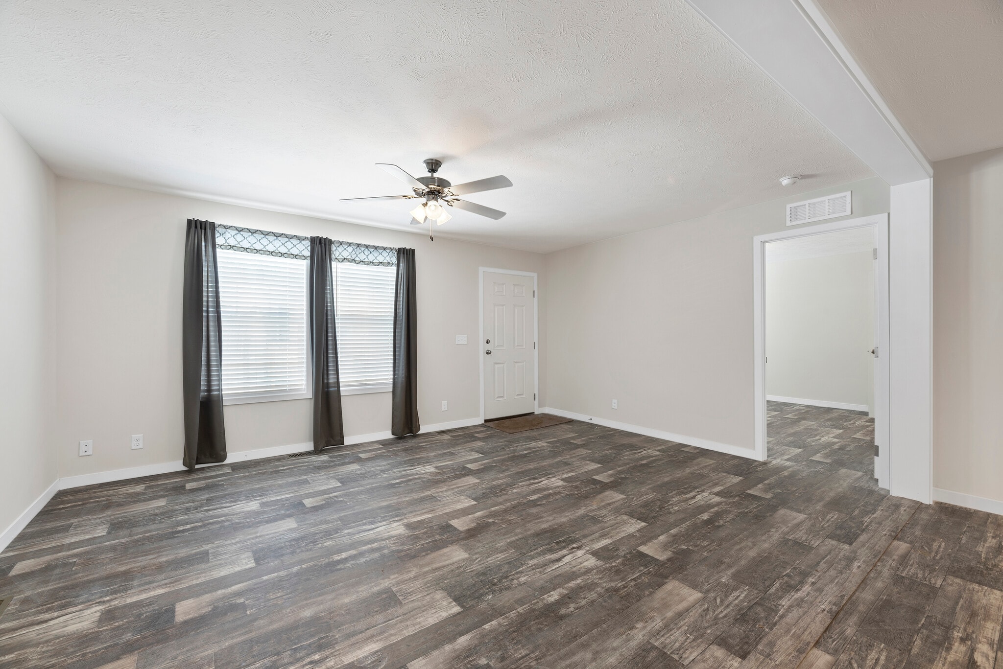 Building Photo - 11431 N Lake Dr