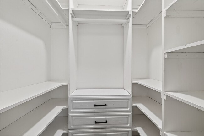 Building Photo - 19818 Packwood Dr