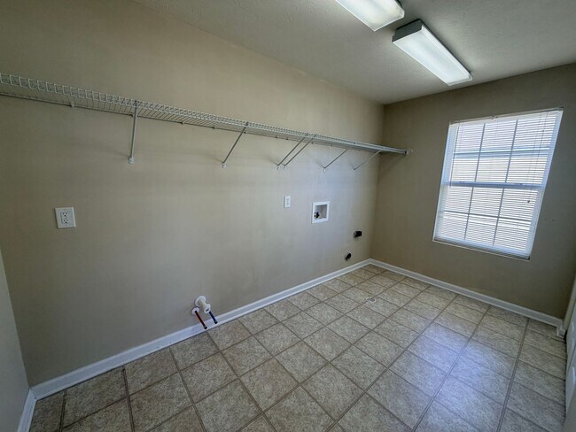 Building Photo - 1883 Creekstone Dr