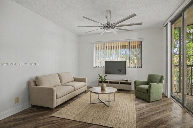 Building Photo - 15575 N Miami Lakeway