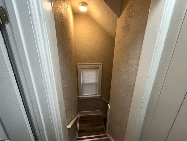 Building Photo - Two units, one home!