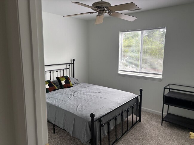 Building Photo - 2 BEDROOM 2 BATH ON 2ND FLOOR AT MYRTLE GREENS